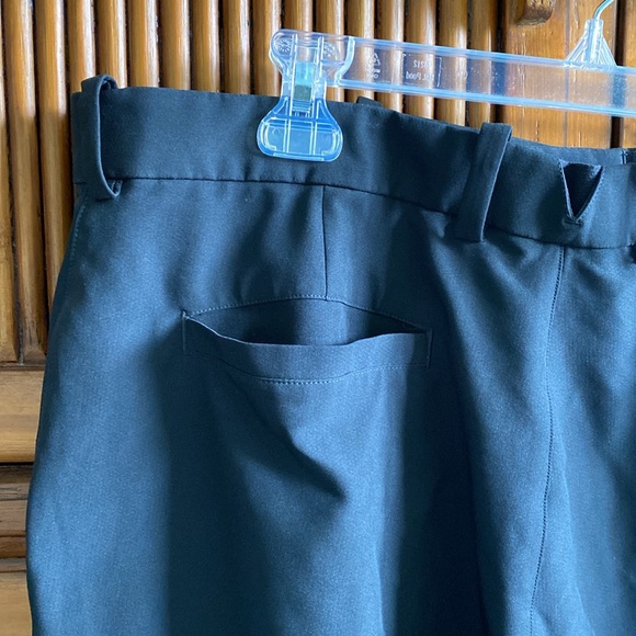 Nike Men’s DriFit Golf Shorts - Picture 5 of 13